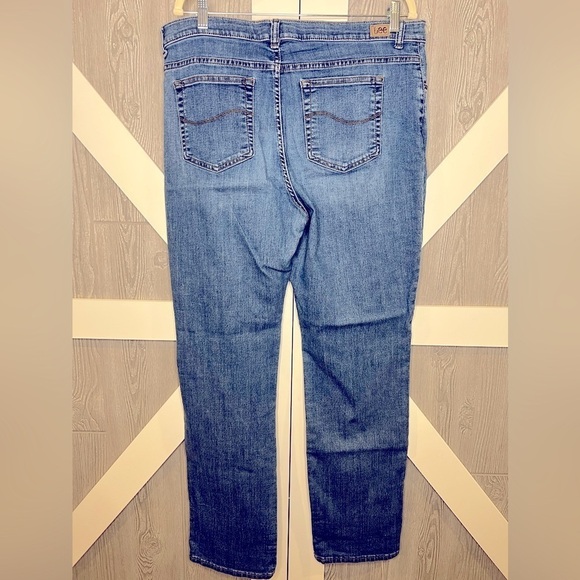 B11.02 Lee relaxed fit straight mid rise jeans 18Tall - Picture 2 of 5